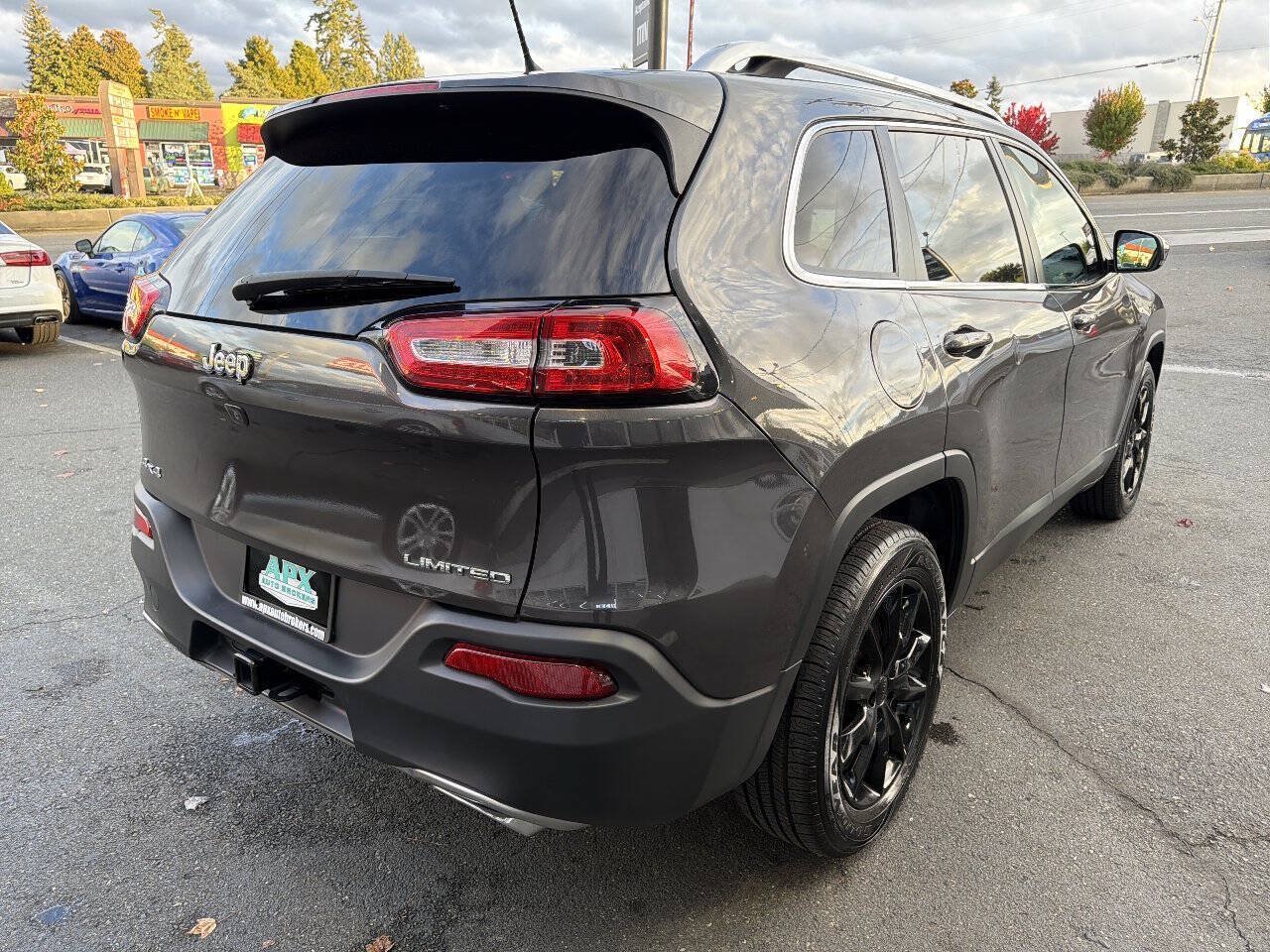 Used 2015 Jeep Cherokee Limited w/ Trailer Tow Group AWD/4WD image 10