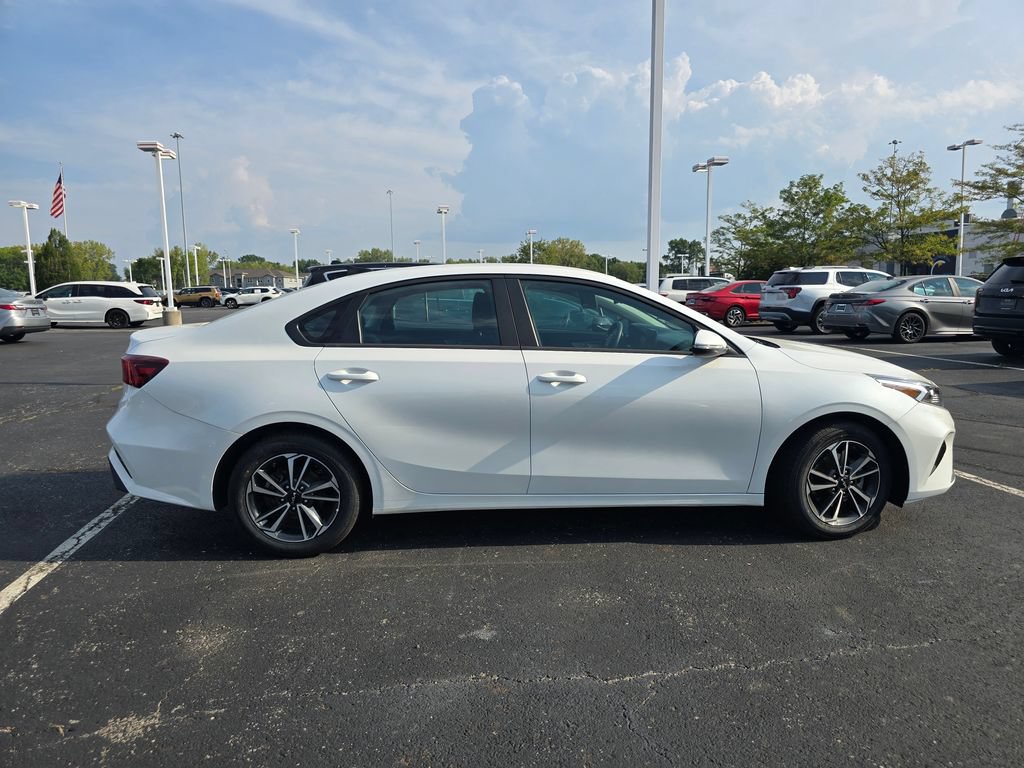 Used 2024 Kia Forte LXS w/ LXS Technology Package FWD image 8