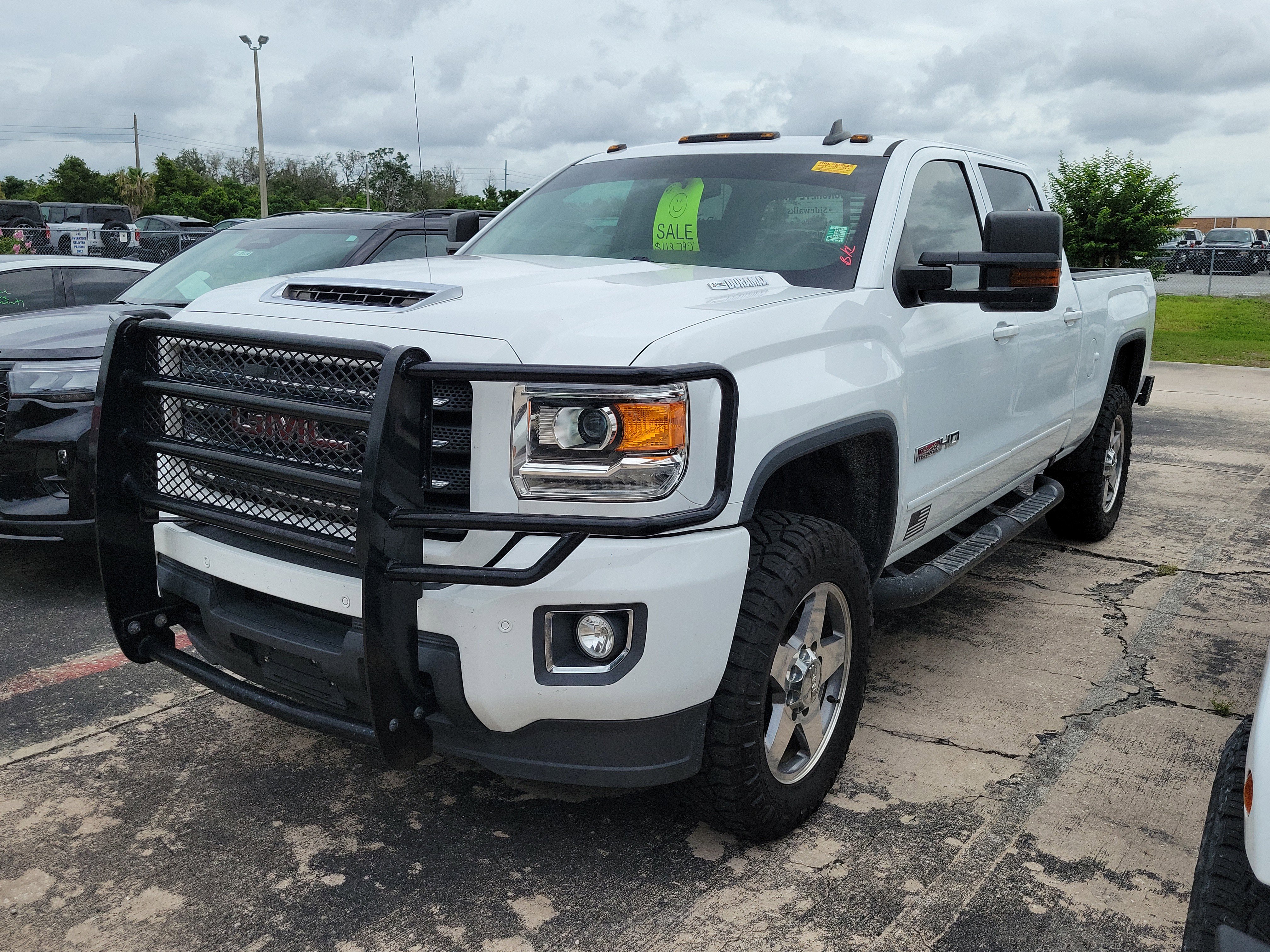 Used 2018 GMC Sierra 2500 SLT w/ Duramax Plus Package AWD/4WD image 3