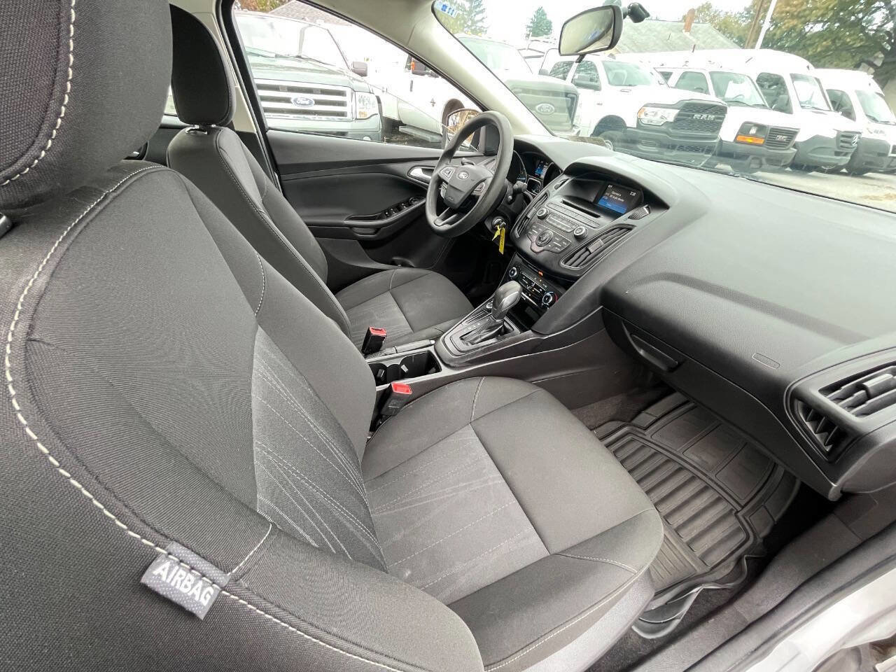 Used 2017 Ford Focus SE image 28