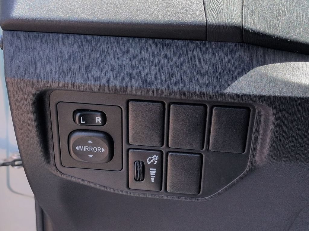 Used 2015 Toyota Prius Three FWD image 18