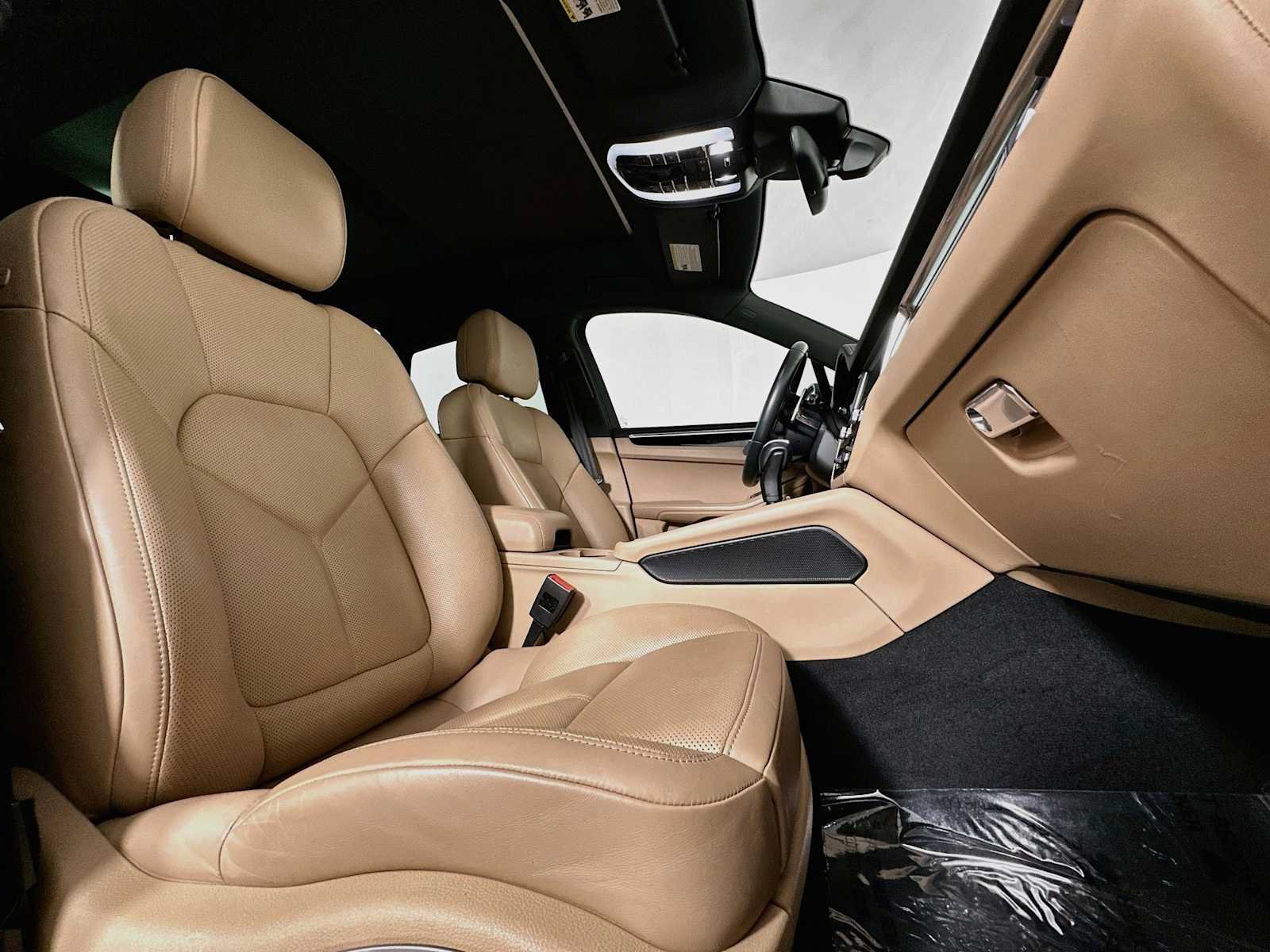 Certified 2024 Porsche Macan Turbo AWD/4WD image 29