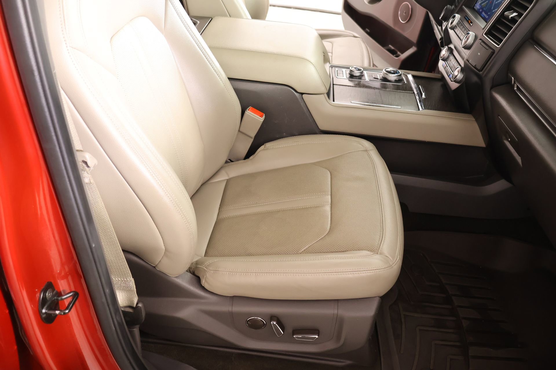 Used 2021 Ford Expedition Max Limited image 15