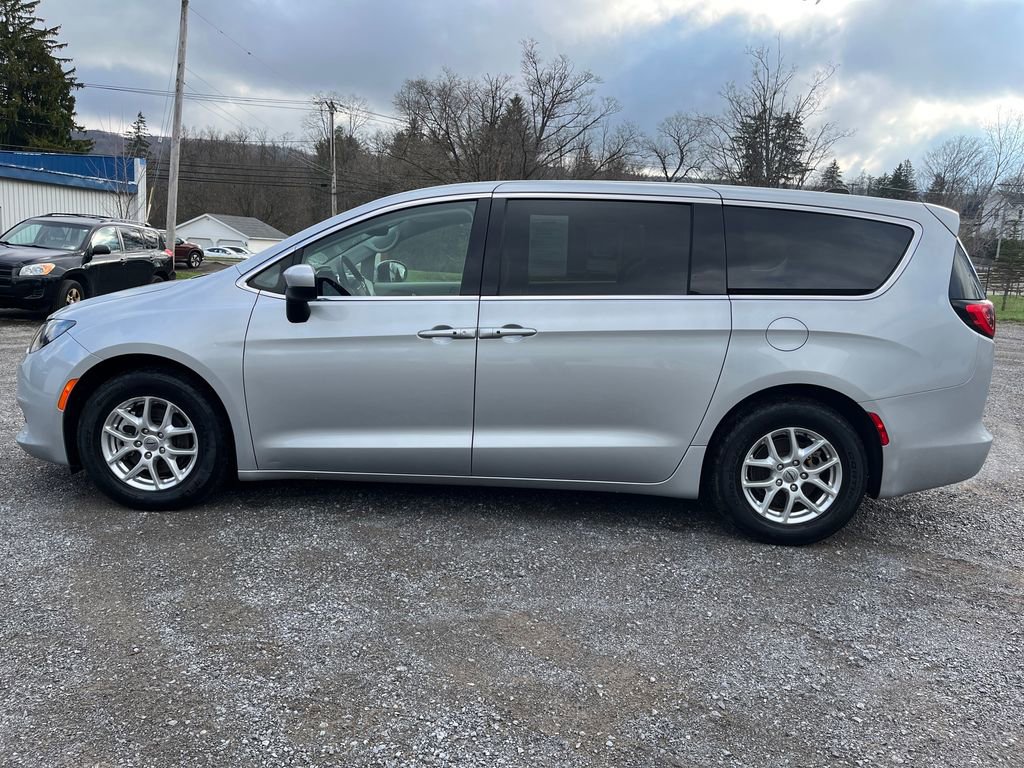 Used 2023 Chrysler Voyager LX image 10