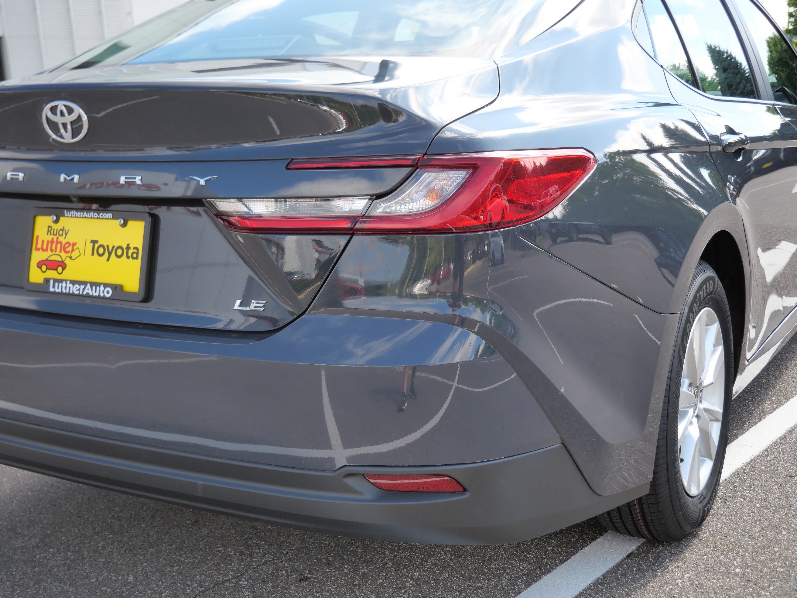 Used 2025 Toyota Camry LE w/ Convenience Package AWD/4WD image 18