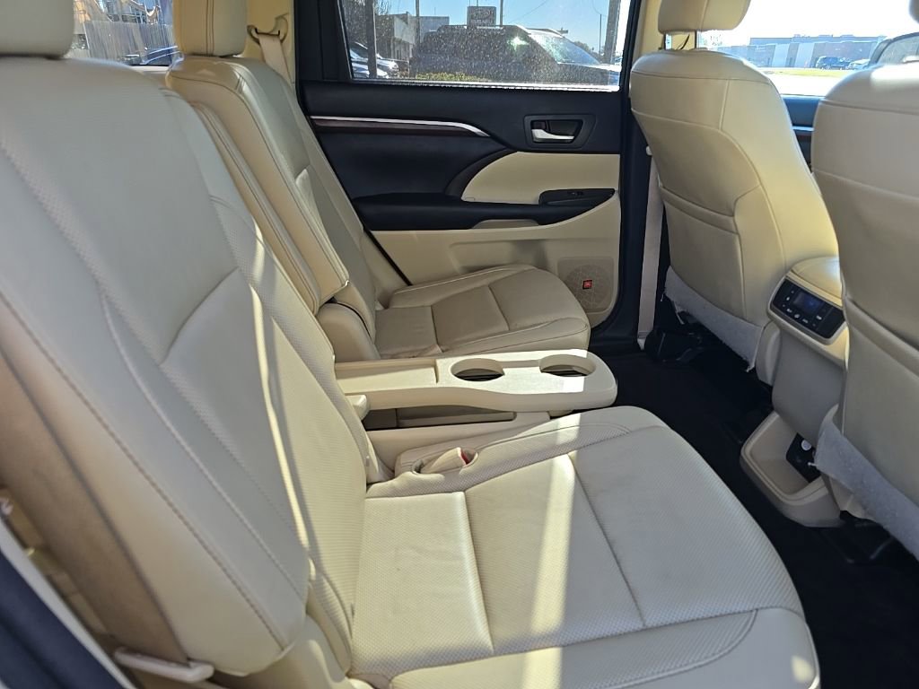 Used 2016 Toyota Highlander Limited image 31