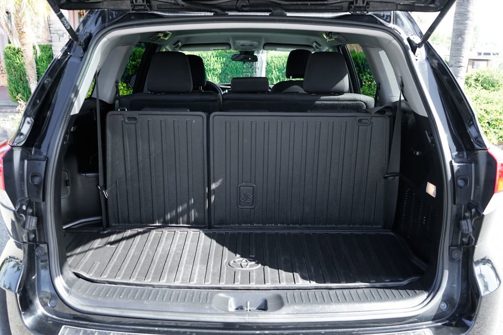 Used 2017 Toyota Highlander LE FWD image 8