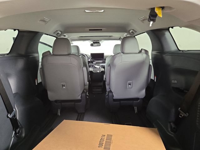 New 2026 Toyota Sienna XLE FWD image 33