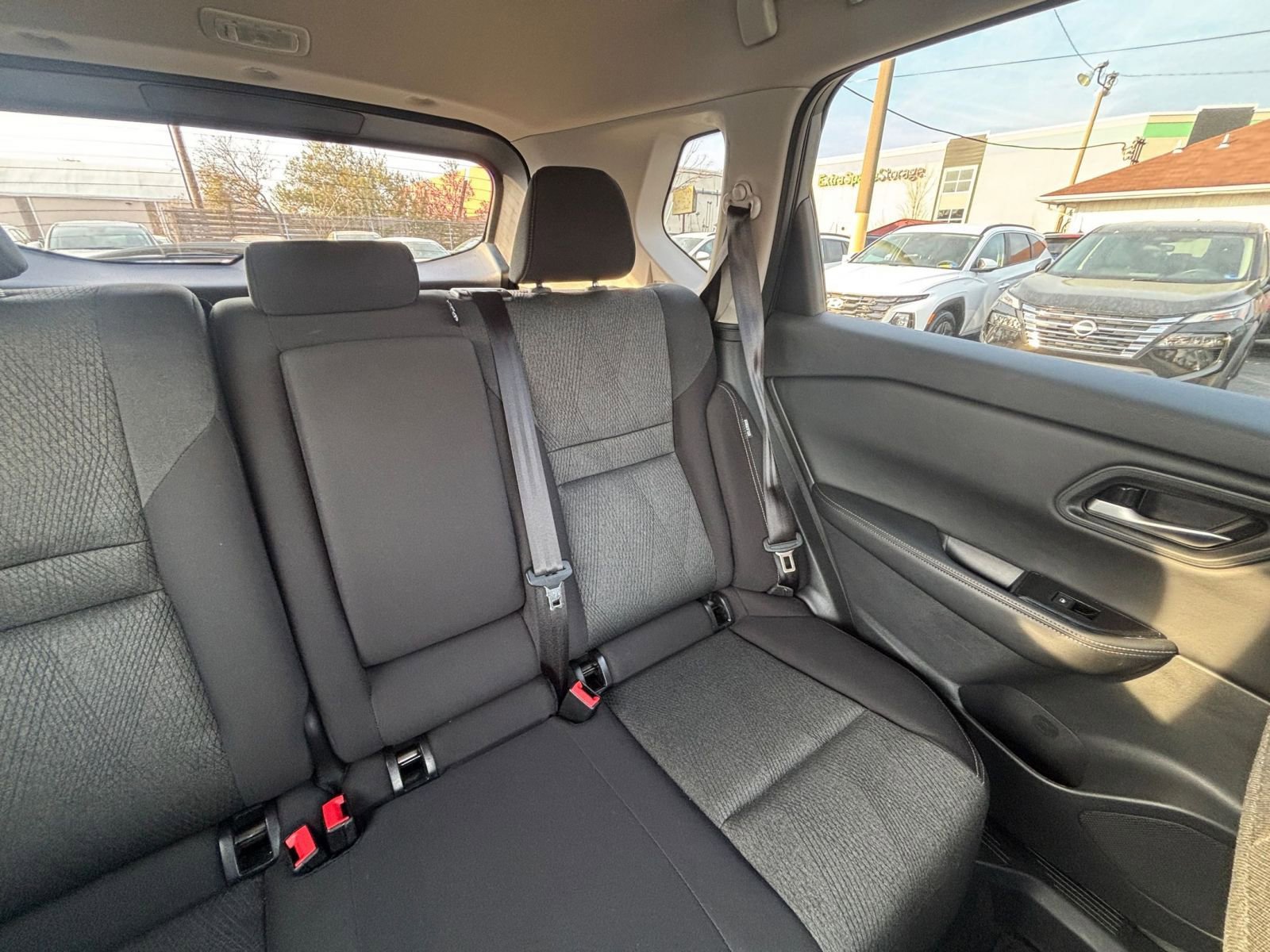 Used 2025 Nissan Rogue SV image 39