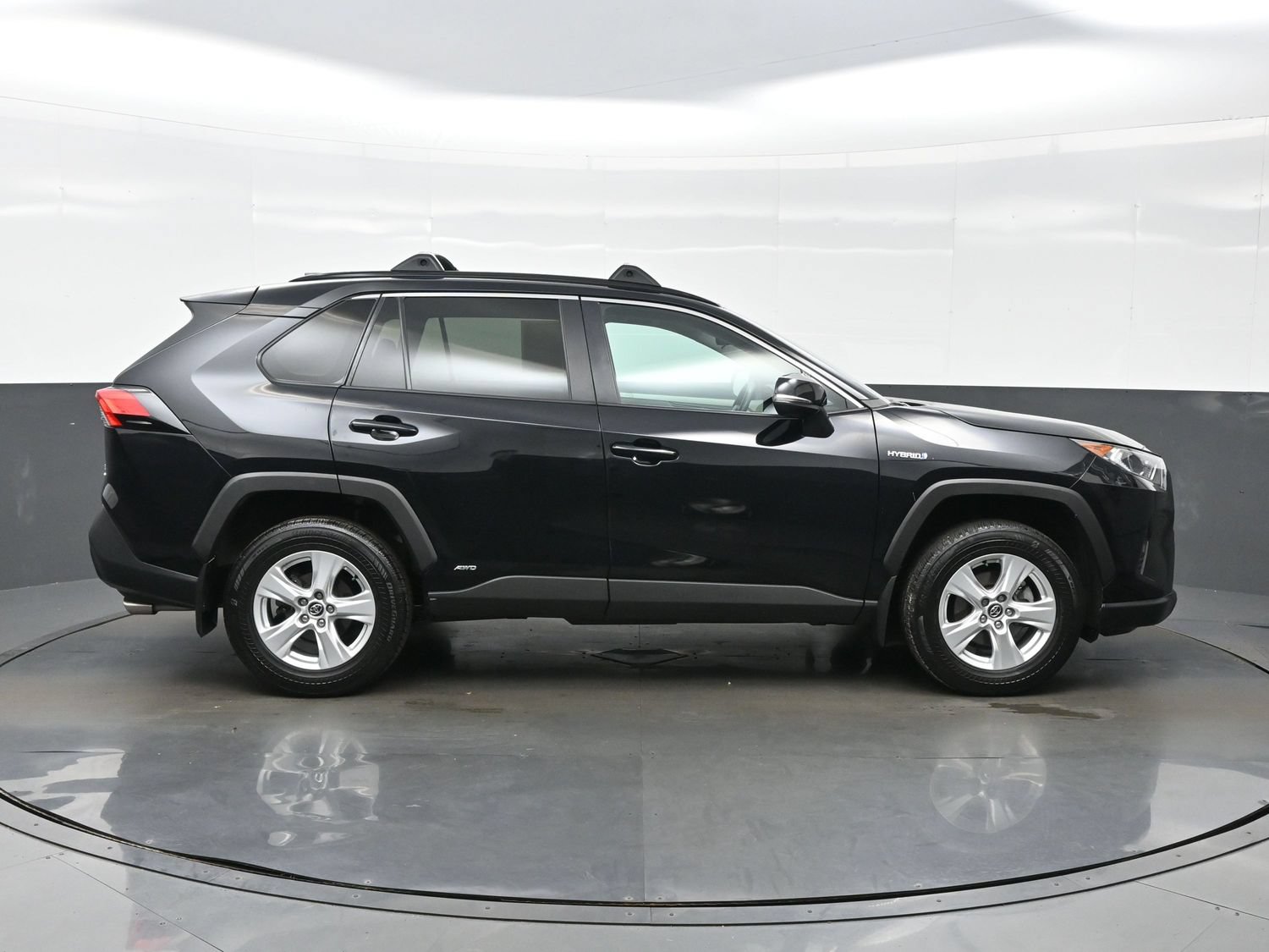 Used 2020 Toyota RAV4 XLE w/ XLE Grade Weather Package AWD/4WD image 7