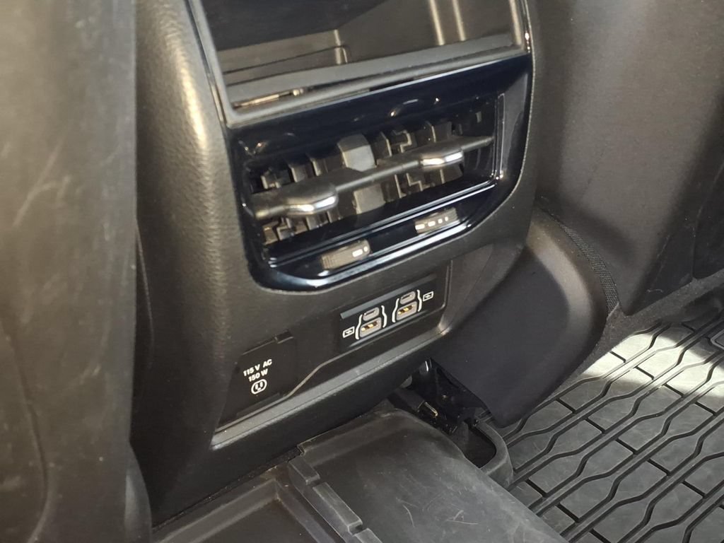 Used 2023 Jeep Grand Cherokee Altitude AWD/4WD image 6