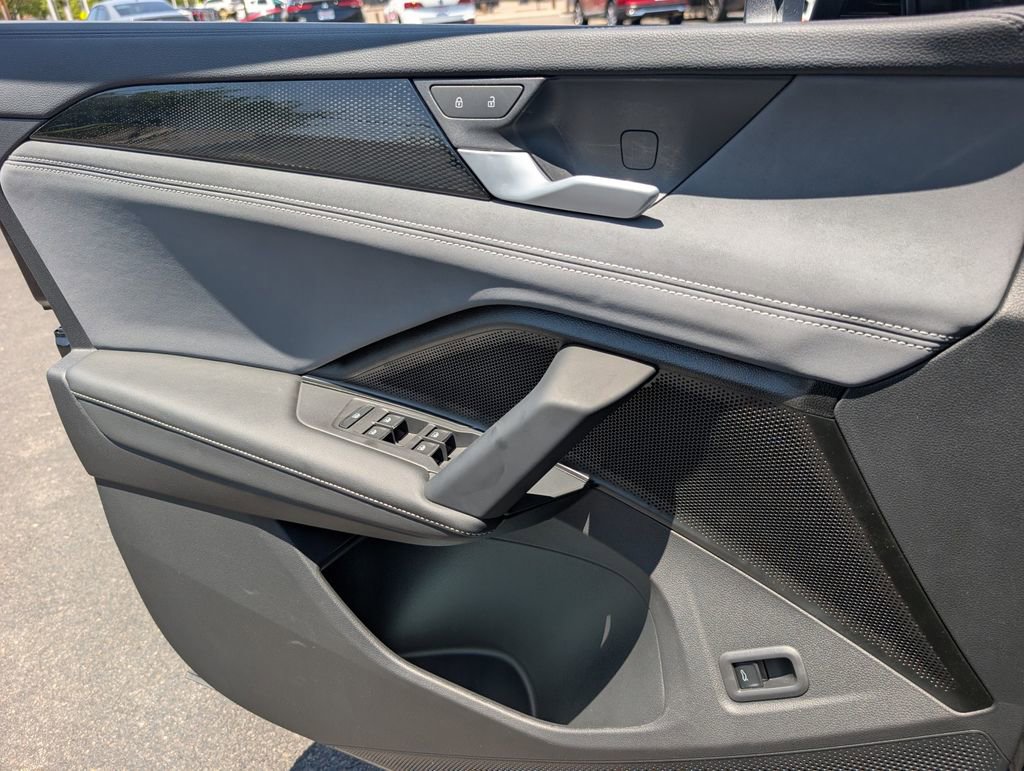 New 2025 Volkswagen Tiguan SE image 19