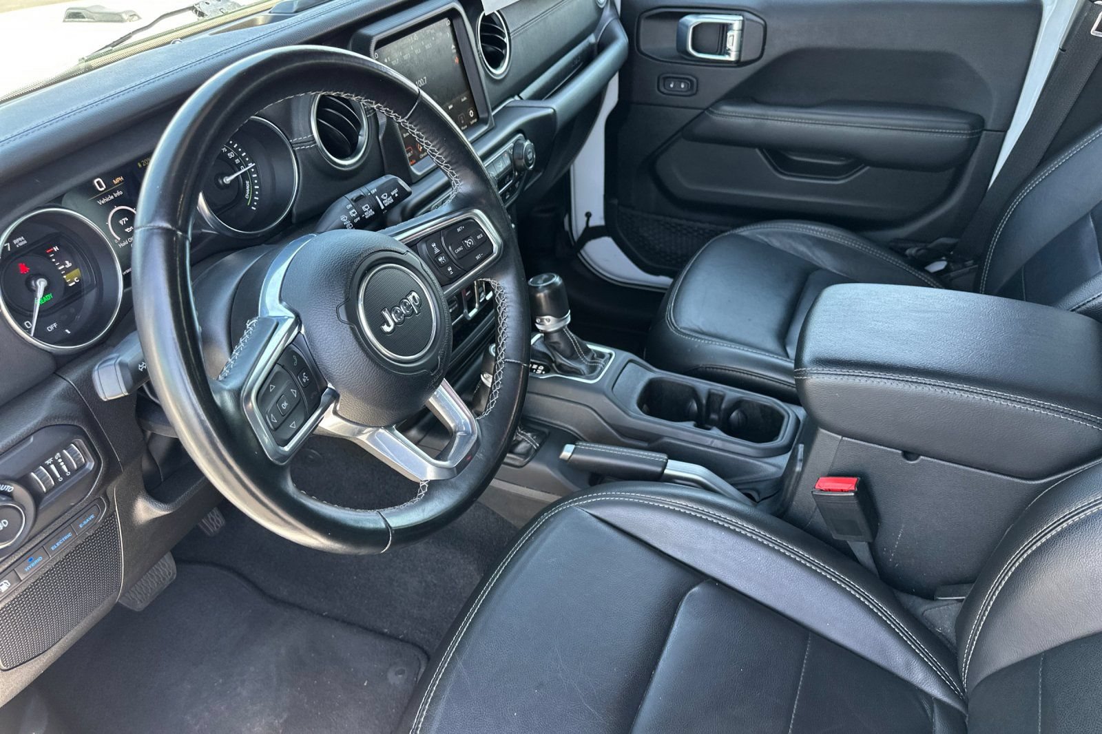 Used 2022 Jeep Wrangler Unlimited Sahara w/ Safety Group AWD/4WD image 11
