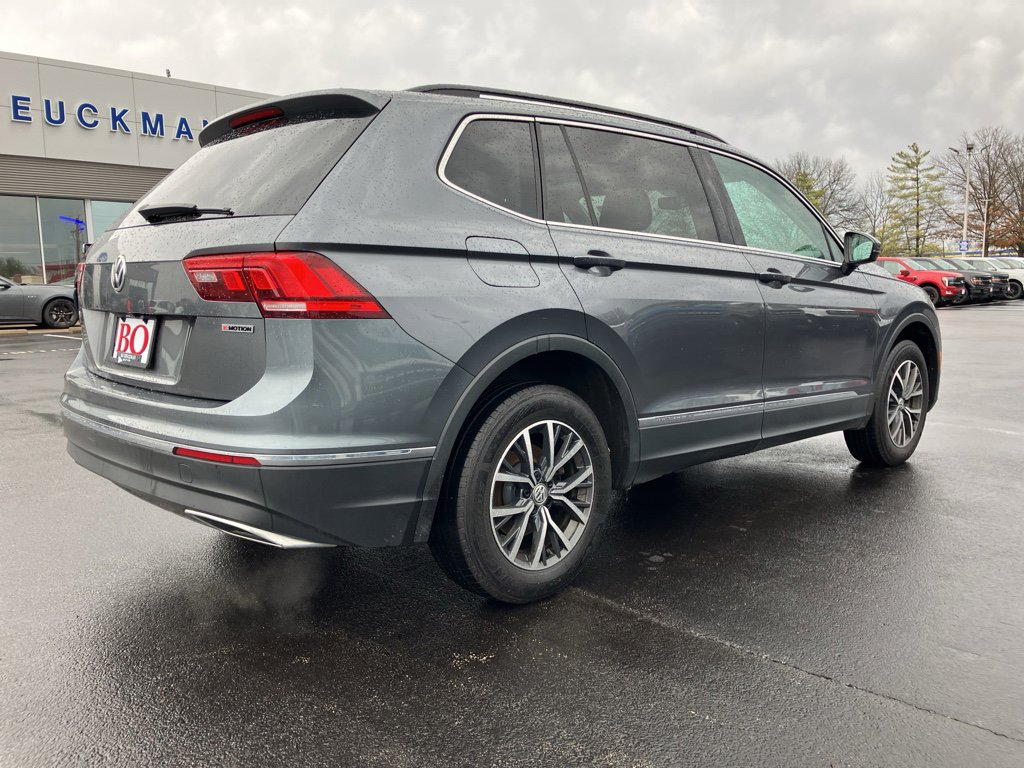 Used 2020 Volkswagen Tiguan SE w/ Panoramic Sunroof Package image 9