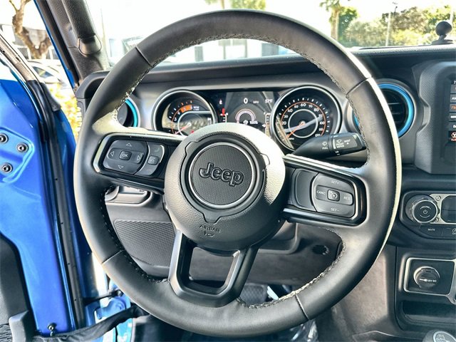Used 2023 Jeep Gladiator Willys image 11