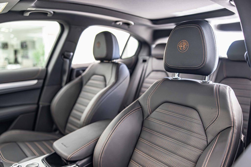 New 2025 Alfa Romeo Stelvio Sprint image 19