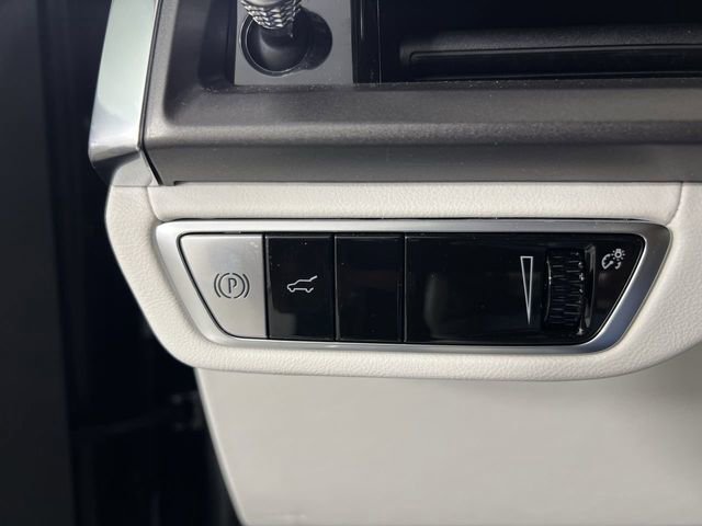 Used 2026 Cadillac Vistiq Sport image 18