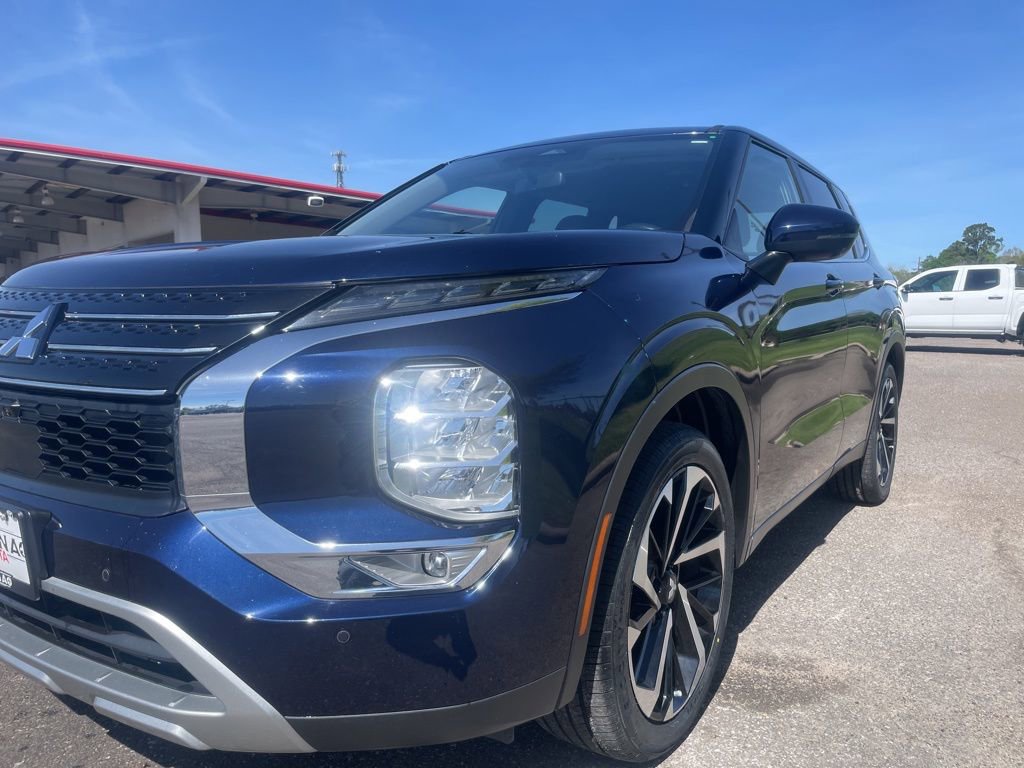 Used 2023 Mitsubishi Outlander SE image 15