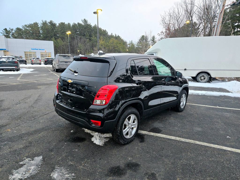 Used 2022 Chevrolet Trax LS w/ Tint and Cruise Package AWD/4WD image 5