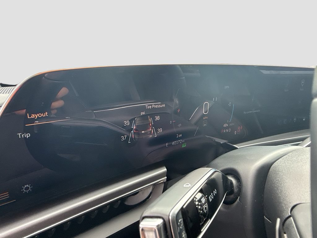 Used 2024 Cadillac Lyriq Tech RWD image 12
