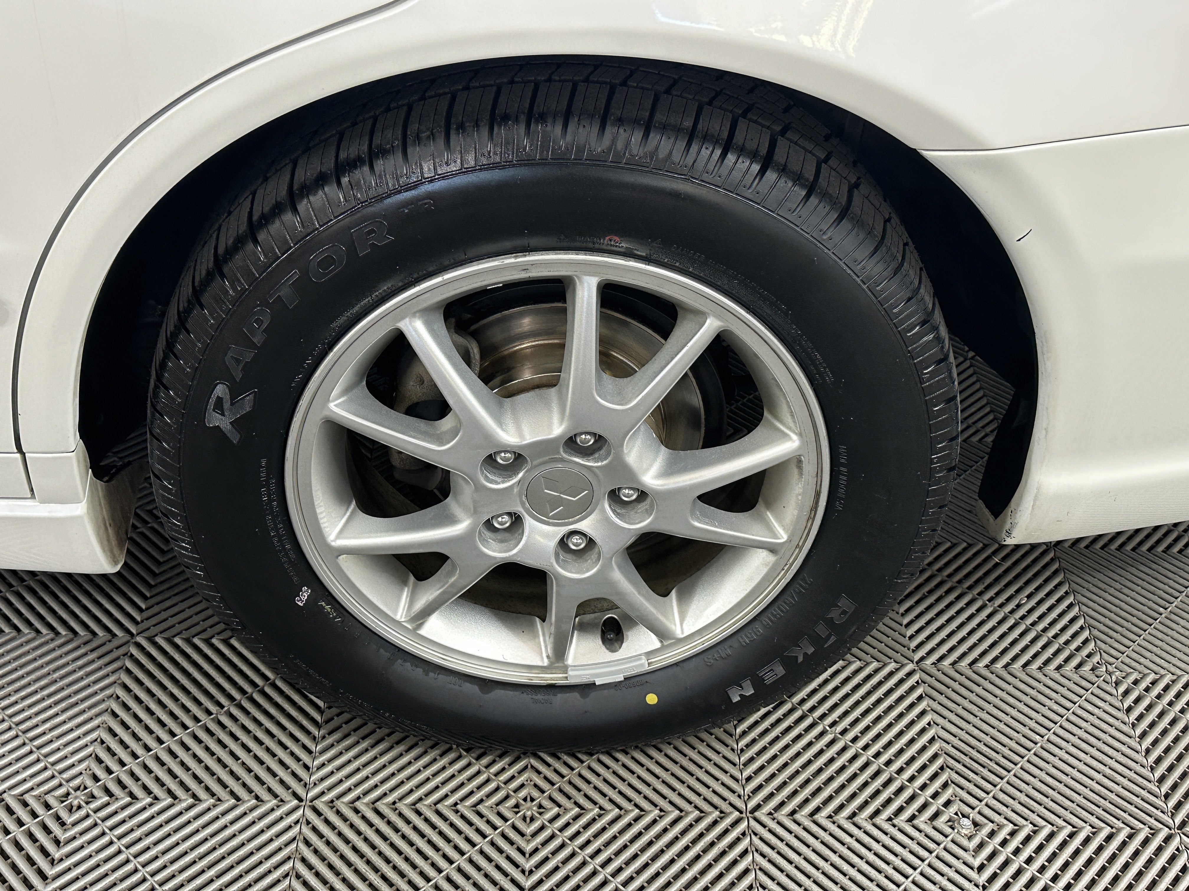 Used 2004 Mitsubishi Diamante LS image 14