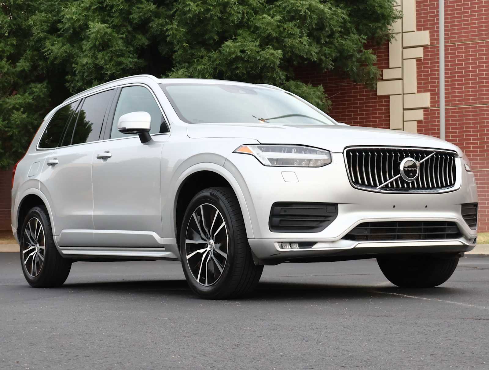 Used 2020 Volvo XC90 T6 Momentum image 1