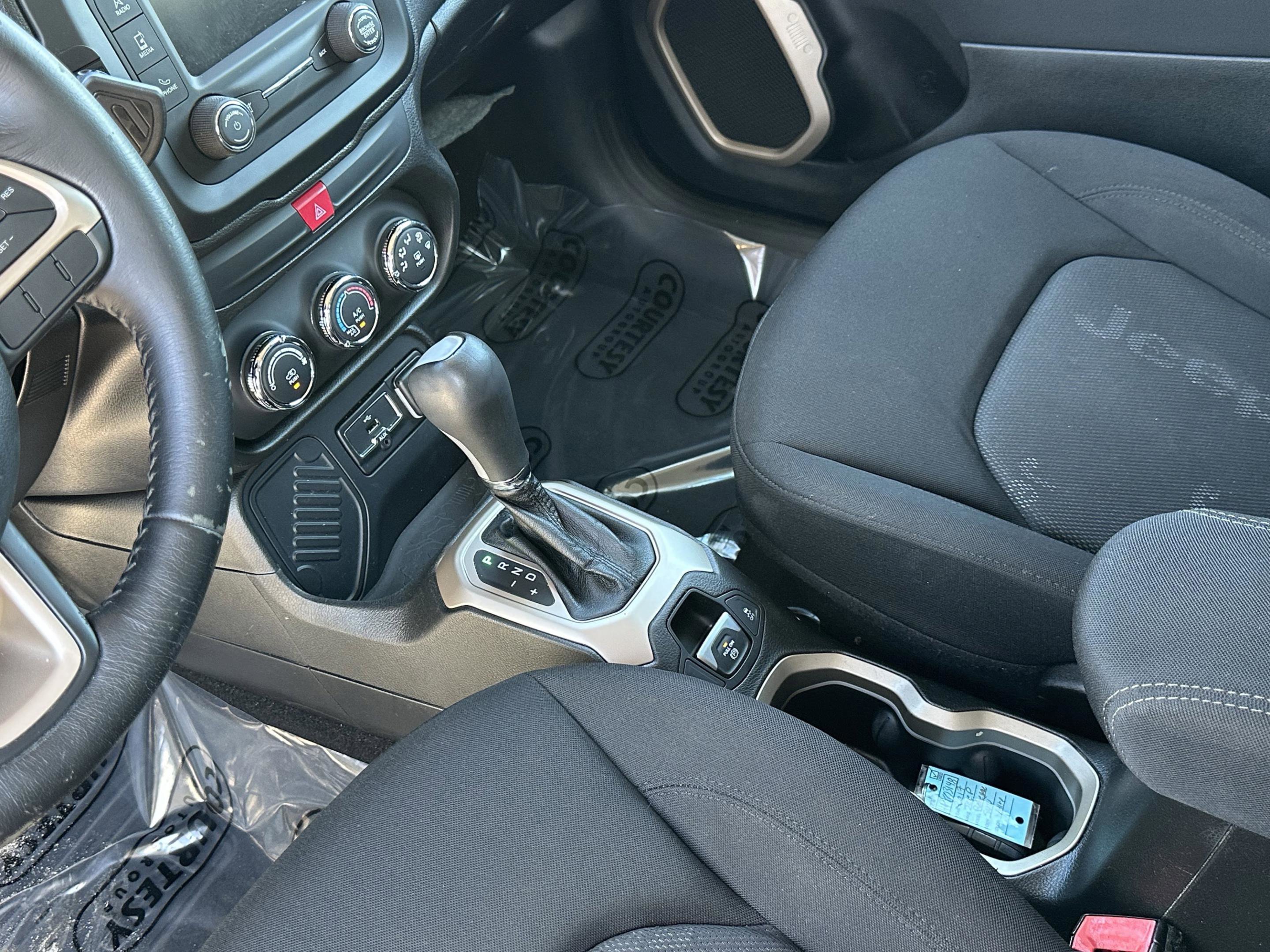 Used 2017 Jeep Renegade Latitude image 18