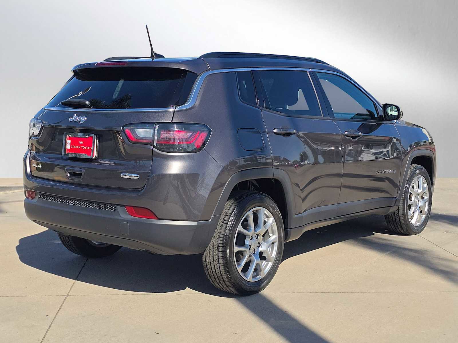 Used 2023 Jeep Compass Latitude w/ Sun and Sound Group image 3