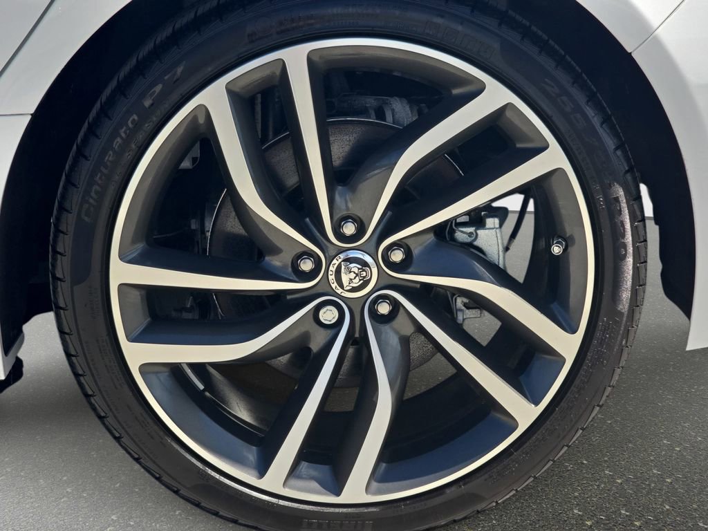 Certified 2024 Jaguar XF R-Dynamic SE AWD/4WD image 34