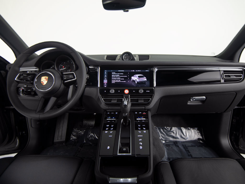 Certified 2026 Porsche Macan AWD/4WD image 34