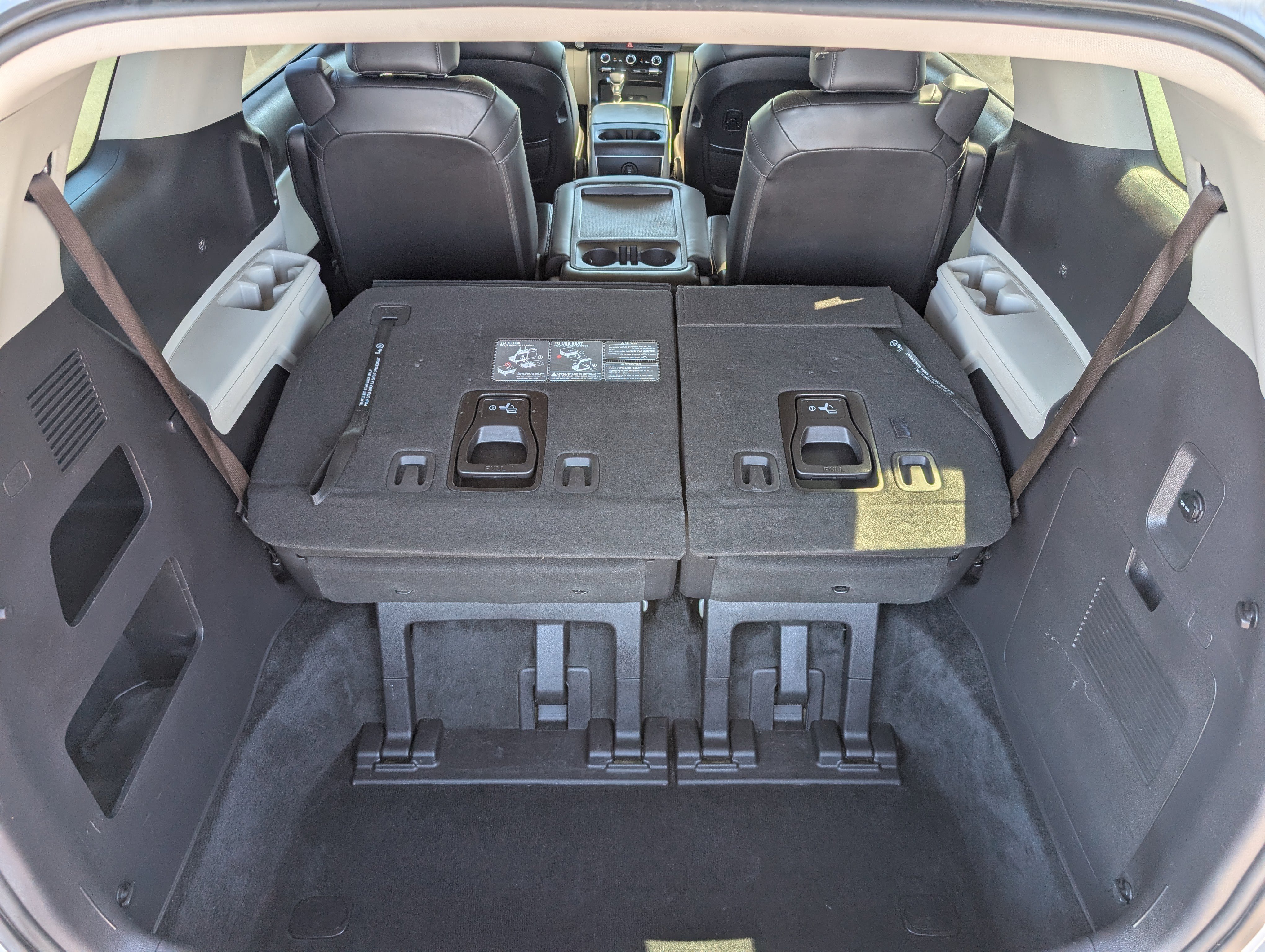 Used 2023 Kia Carnival LX image 14