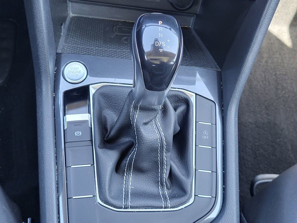 Used 2022 Volkswagen Tiguan SE w/ Panoramic Sunroof Package FWD image 16
