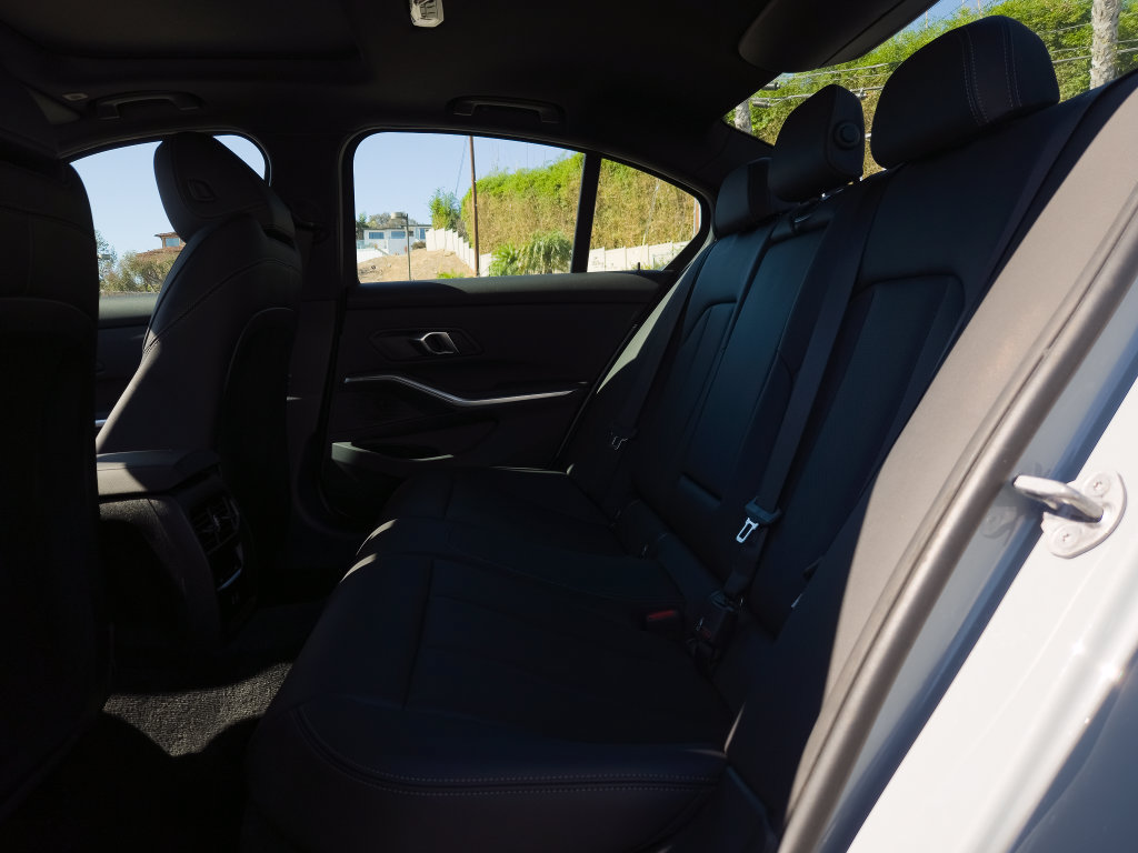 Used 2024 BMW 330i Sedan w/ M Sport Package RWD image 10