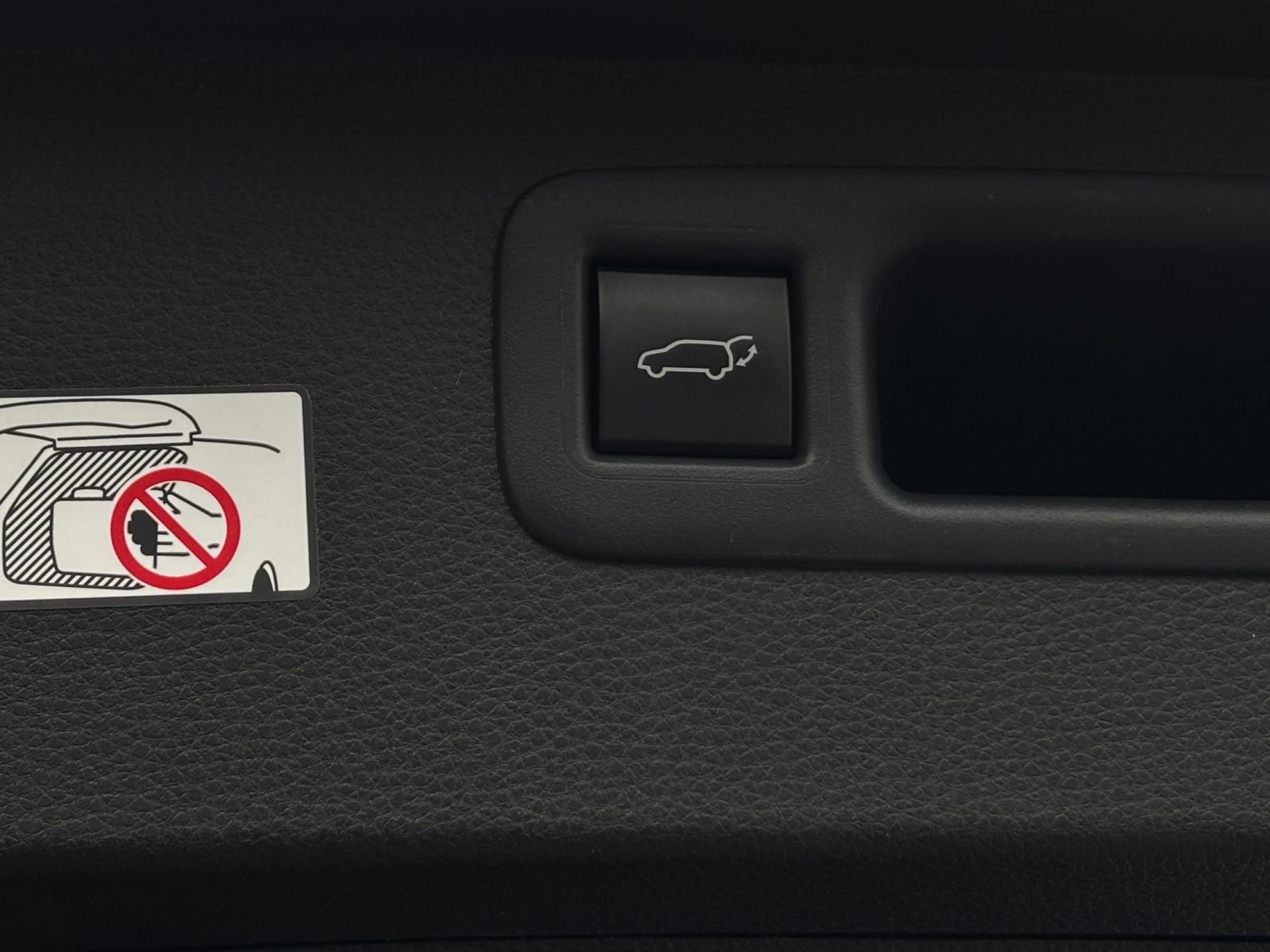 Used 2025 Toyota Highlander LE image 23