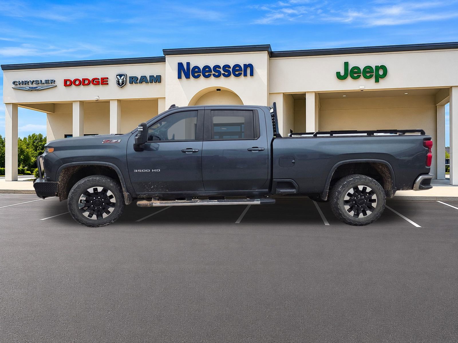 Used 2020 Chevrolet Silverado 3500 LT w/ Convenience Package AWD/4WD image 4