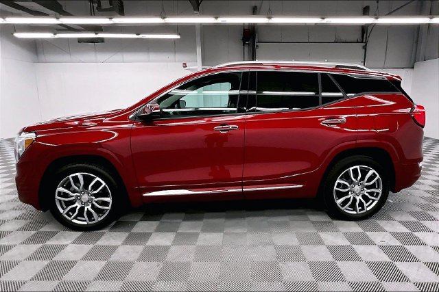 Used 2024 GMC Terrain Denali w/ Denali Premium Package AWD/4WD image 14