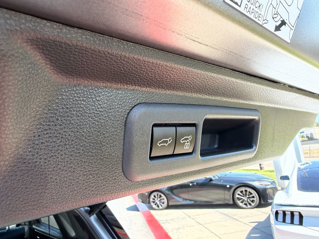 Used 2024 Toyota Sequoia Platinum AWD/4WD image 31