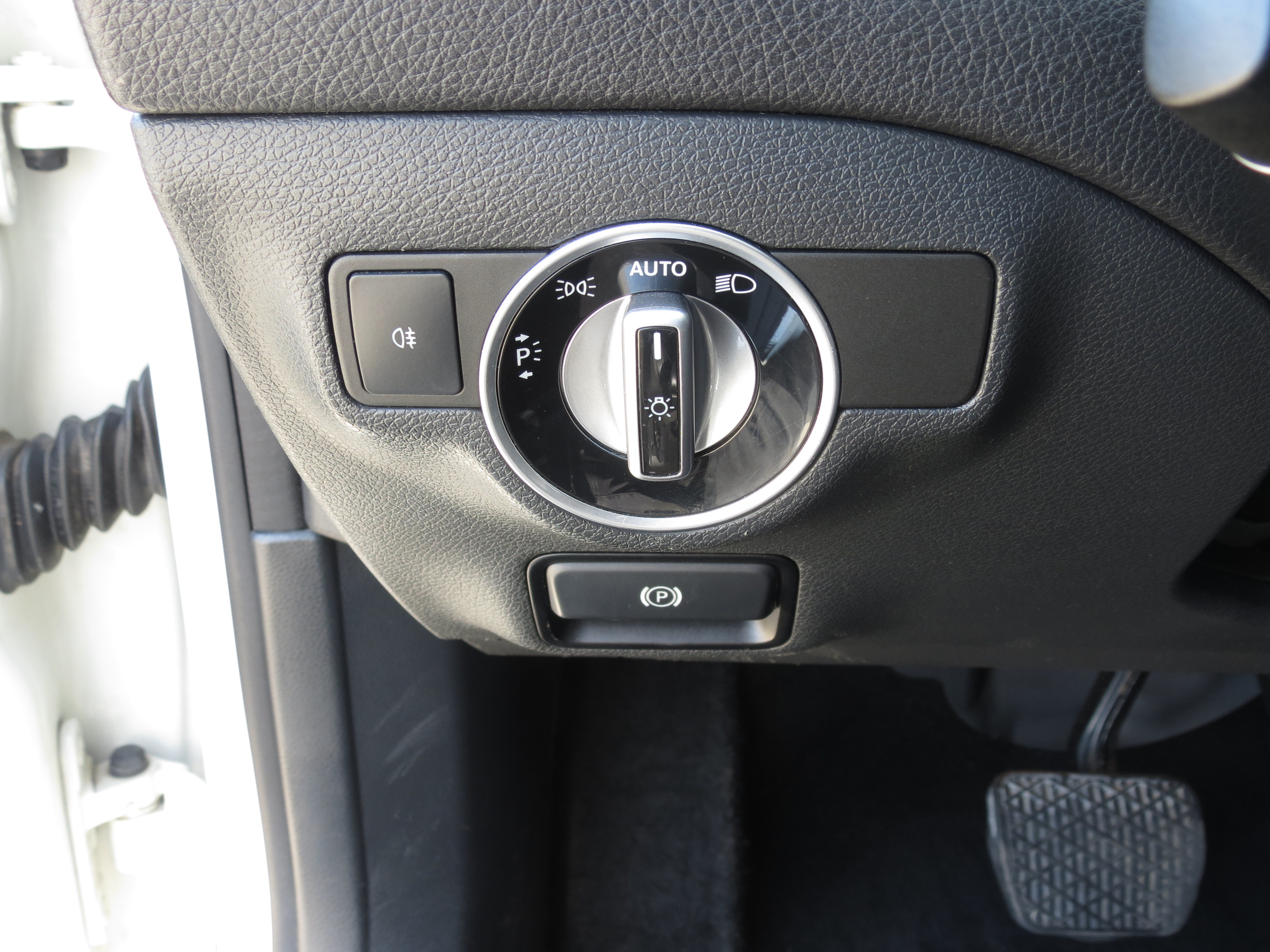 Used 2016 Mercedes-Benz CLA 250 image 12