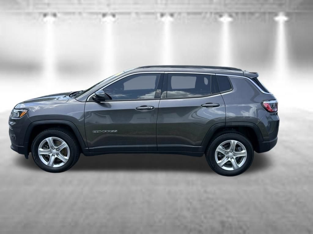 Used 2023 Jeep Compass Latitude w/ Convenience Group AWD/4WD image 4