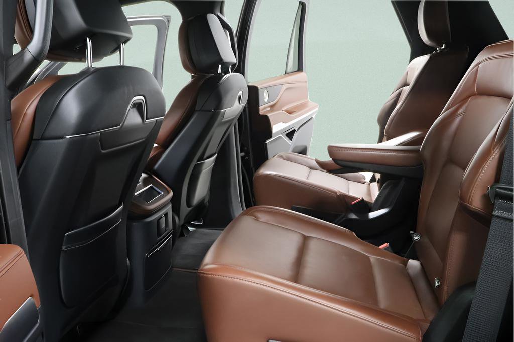 Used 2025 Lincoln Navigator Reserve AWD/4WD image 30