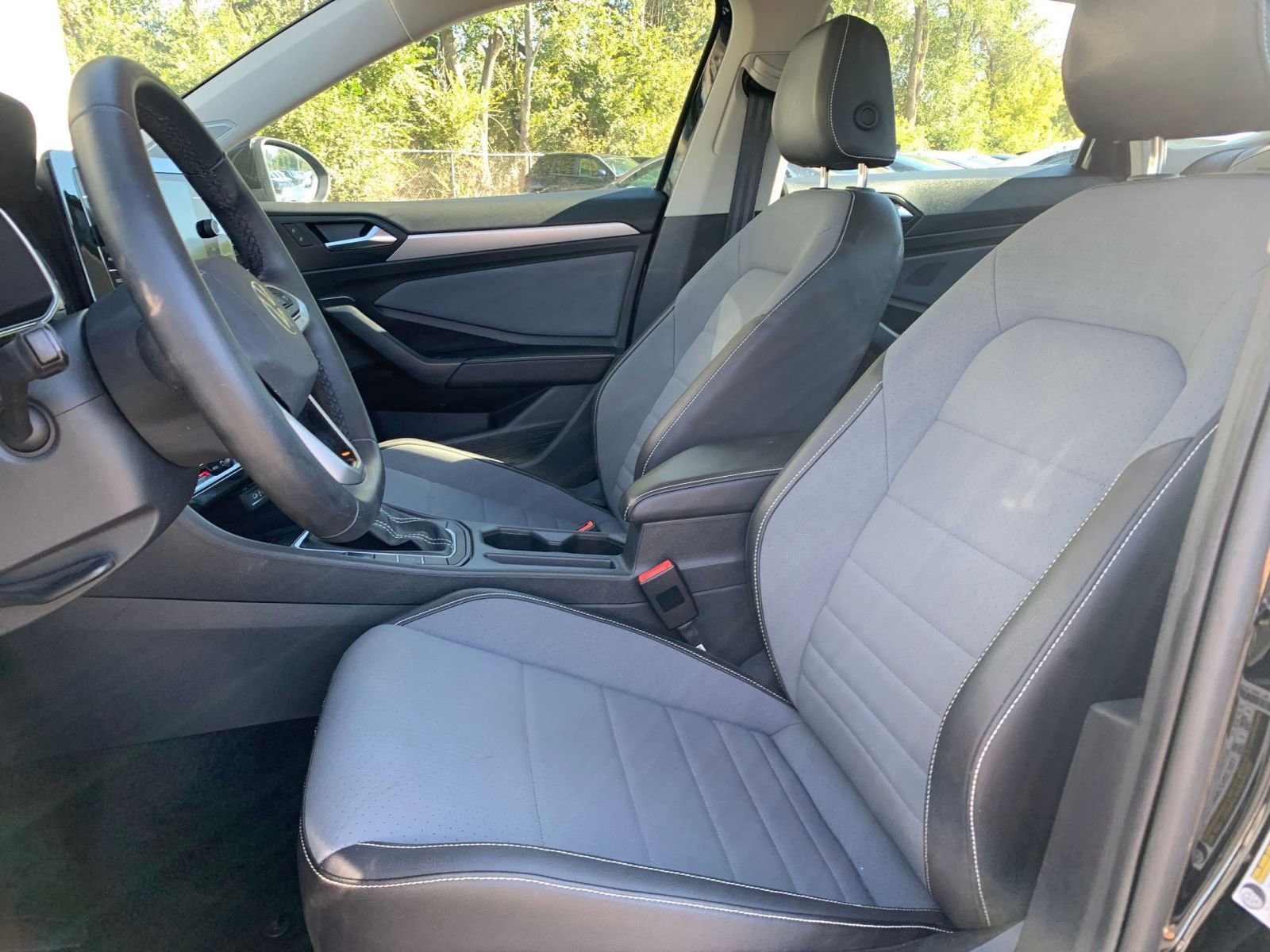 Used 2025 Volkswagen Jetta SE image 25