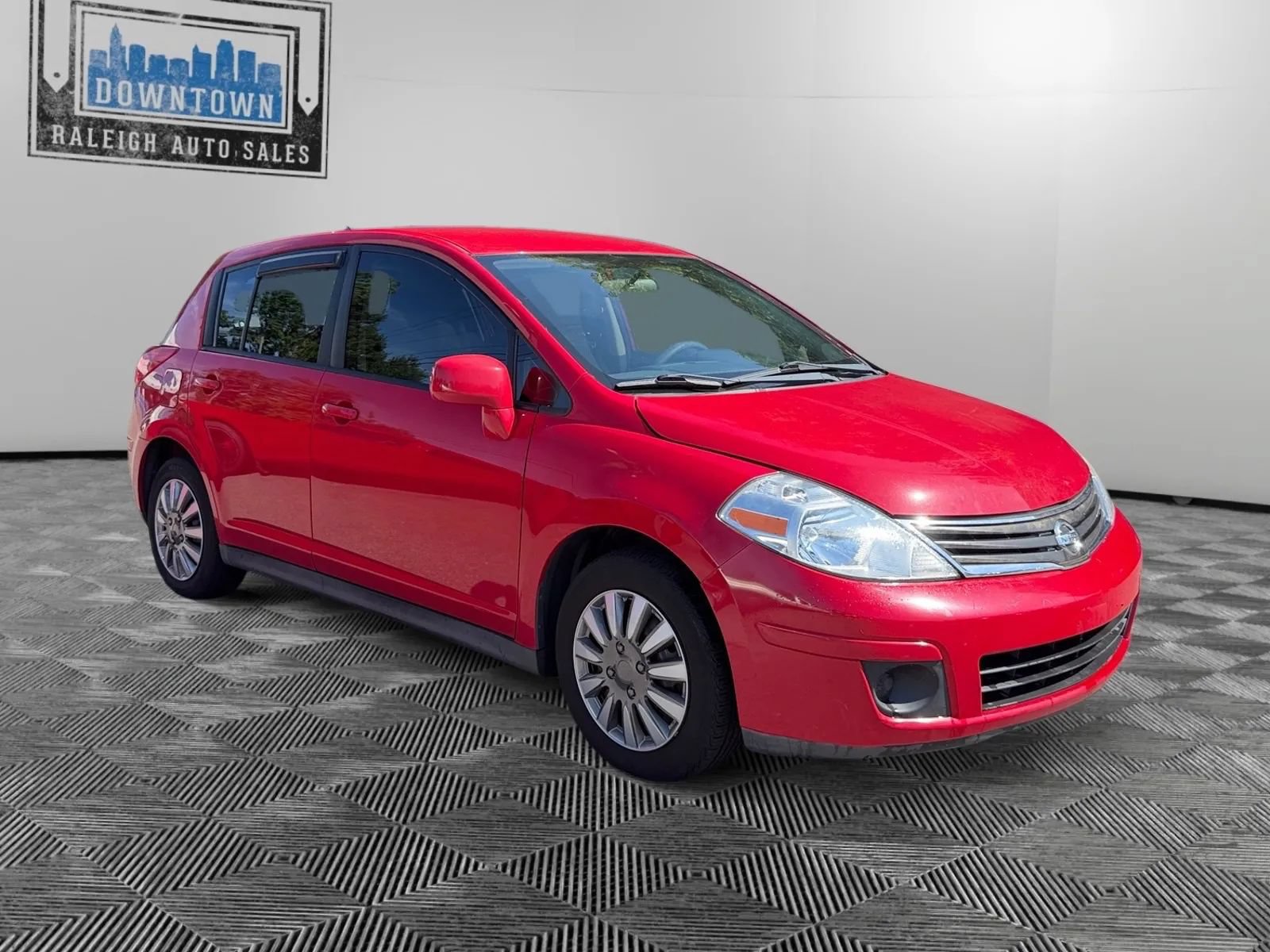 Used 2011 Nissan Versa 1.8 S FWD image 4