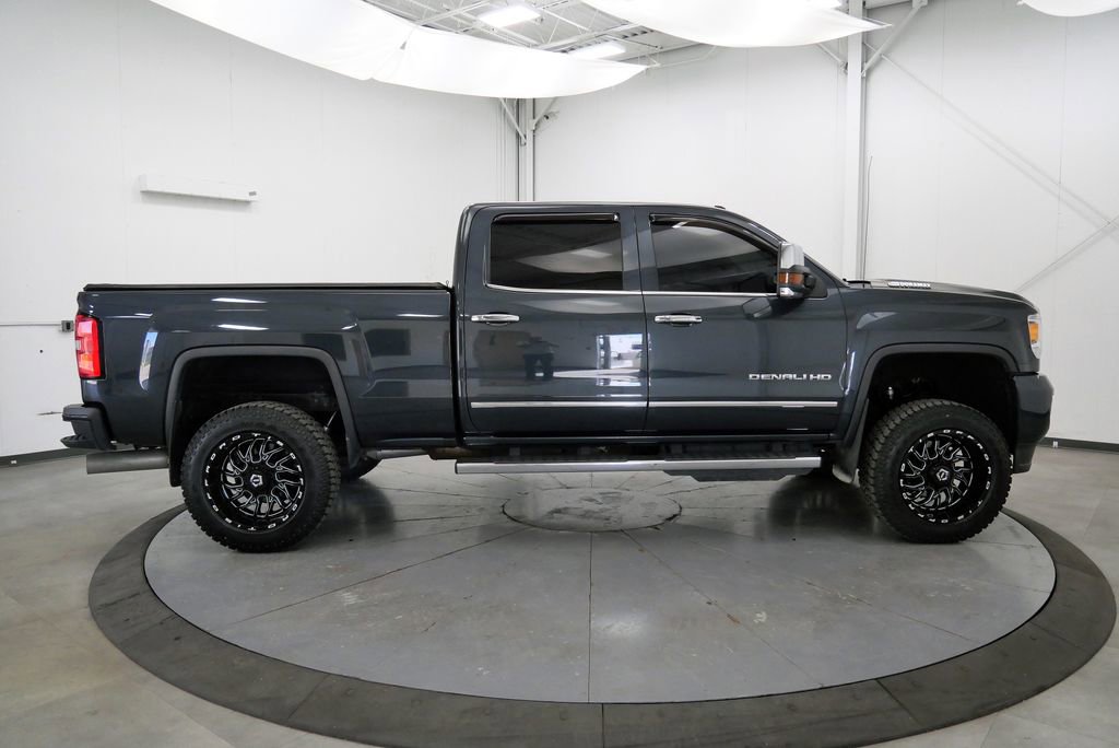 Used 2018 GMC Sierra 2500 Denali w/ Duramax Plus Package AWD/4WD image 8