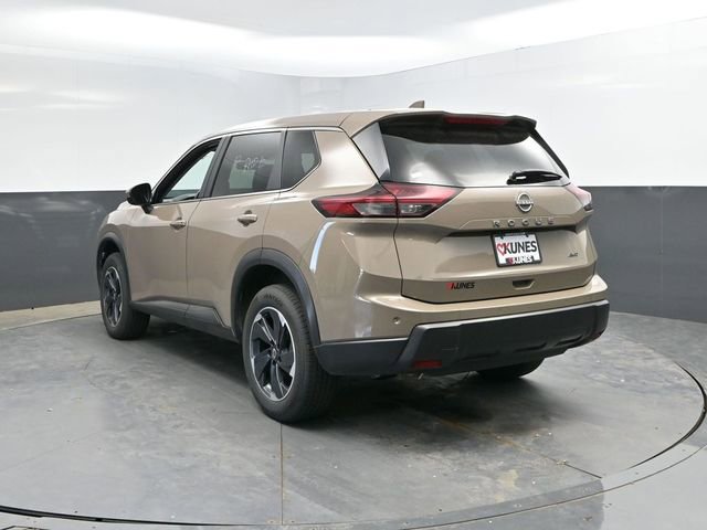 Used 2025 Nissan Rogue SV AWD/4WD image 8