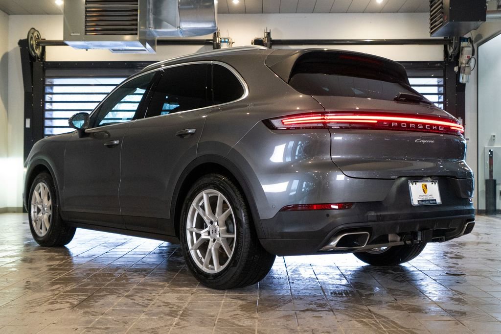 Certified 2025 Porsche Cayenne image 3