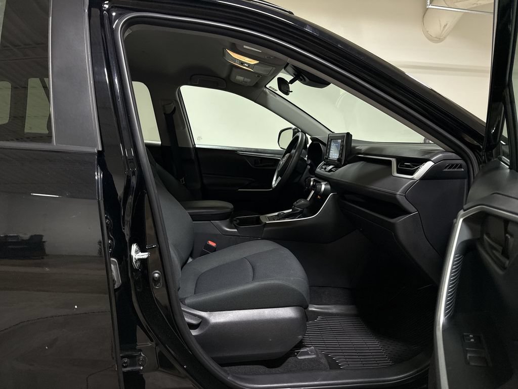 Used 2020 Toyota RAV4 LE AWD/4WD image 21