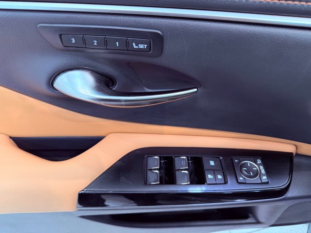 Certified 2024 Lexus ES 350 w/ Premium Package FWD image 17