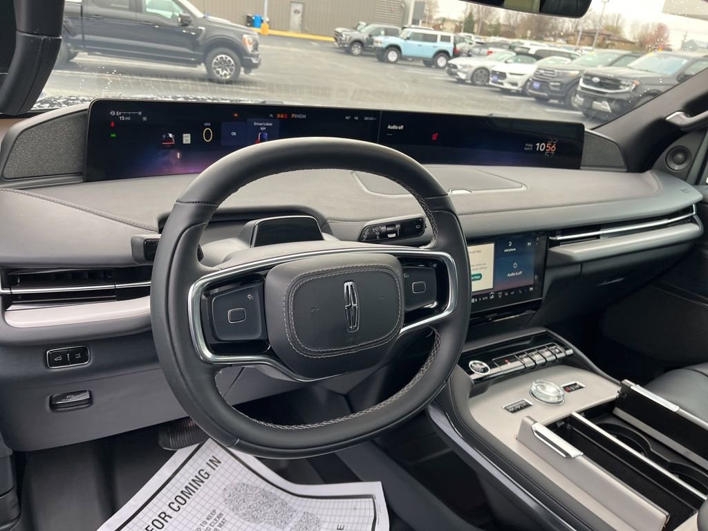 Used 2025 Lincoln Navigator L Reserve w/ Jet Appearance Package image 10