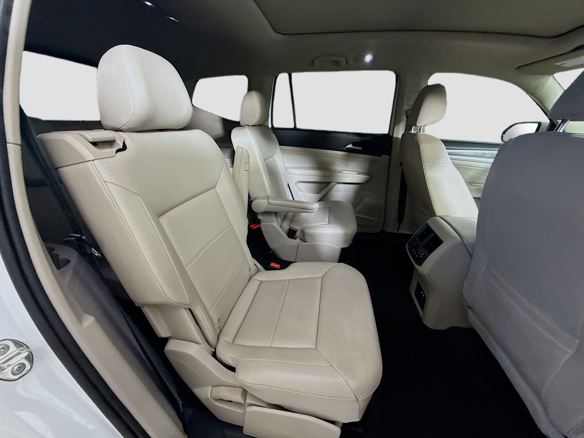 Used 2021 Volkswagen Atlas SEL R-Line image 27