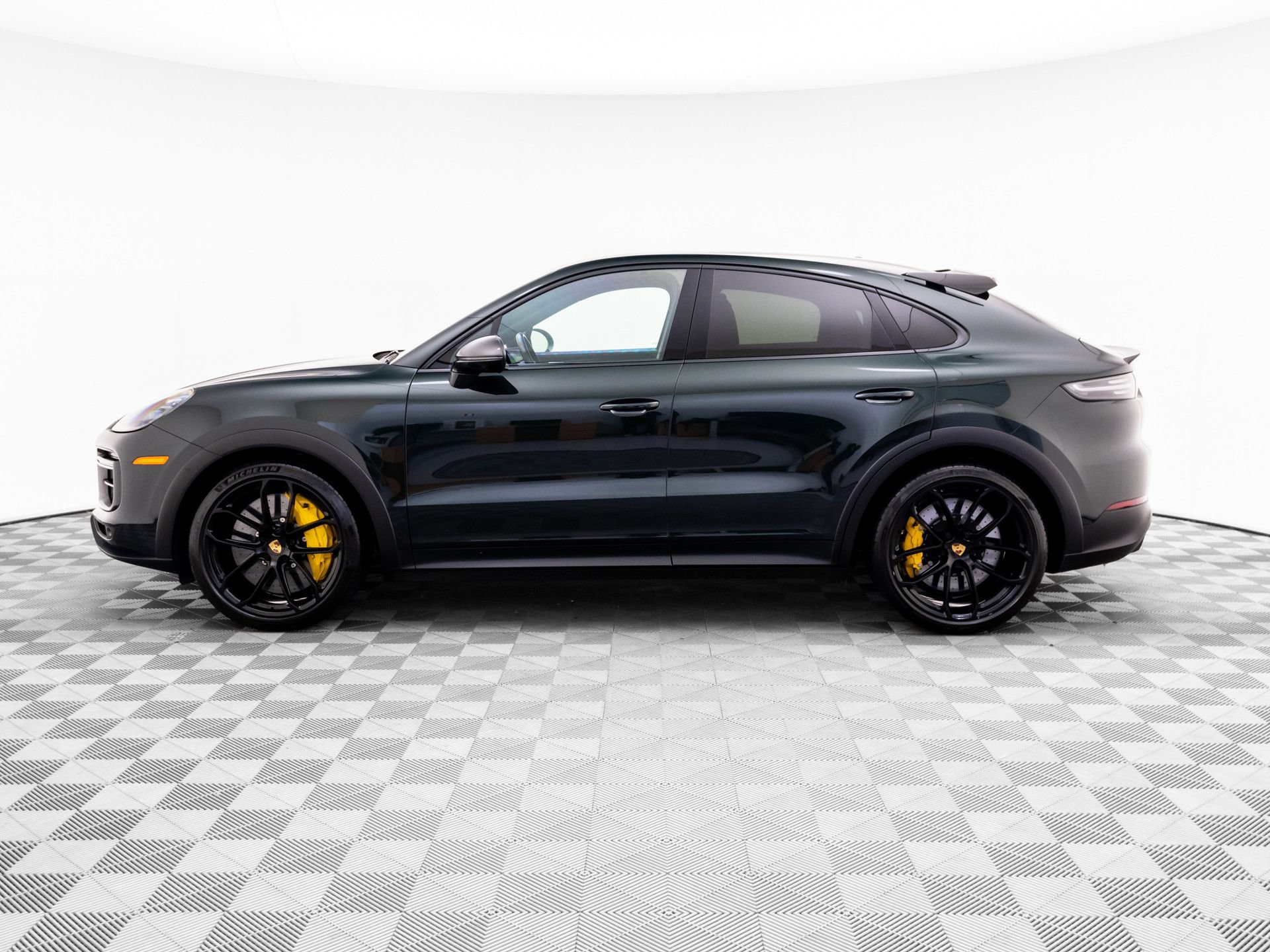 Certified 2022 Porsche Cayenne Turbo GT AWD/4WD image 2